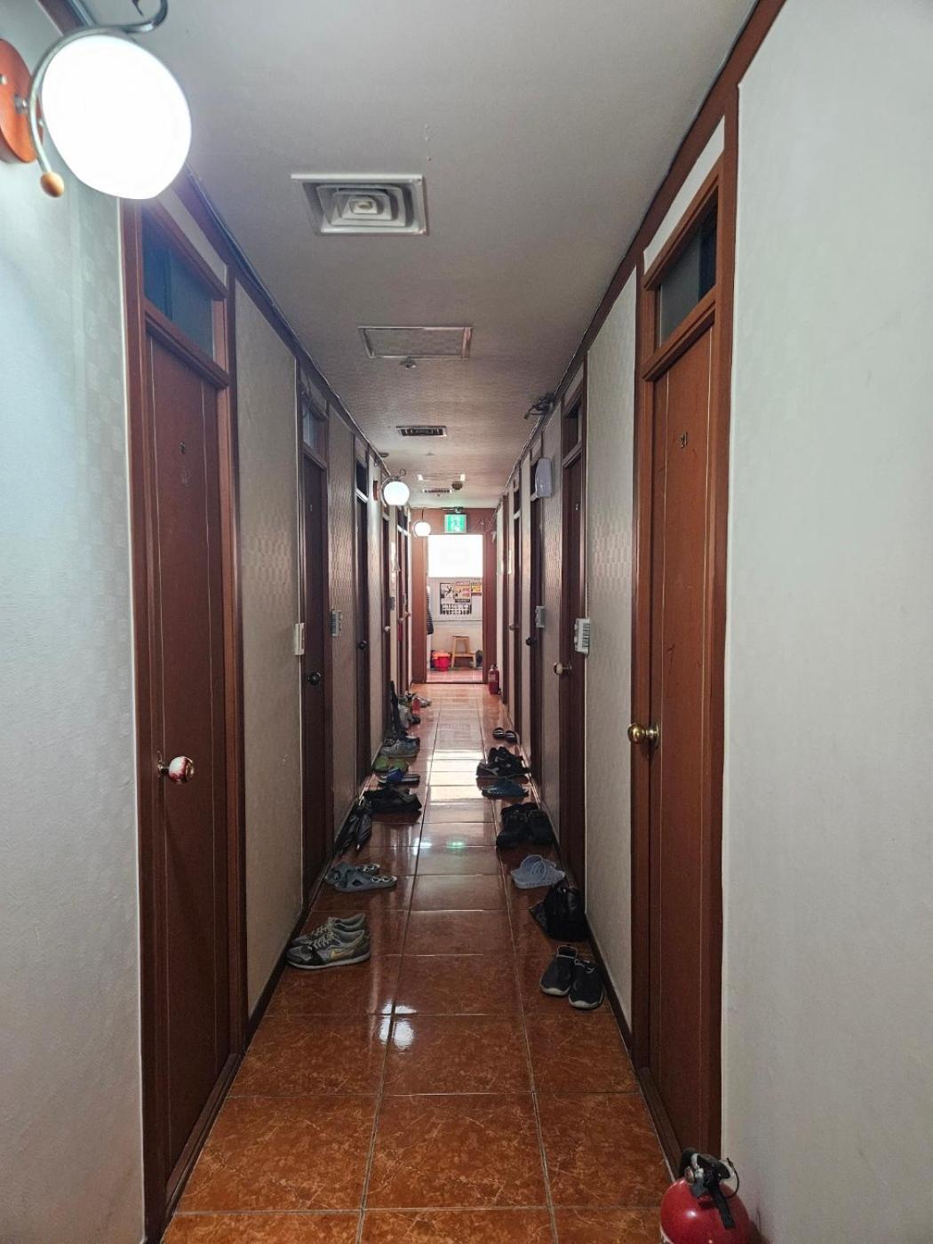 Mokhwatel Hostel Busan Exterior photo