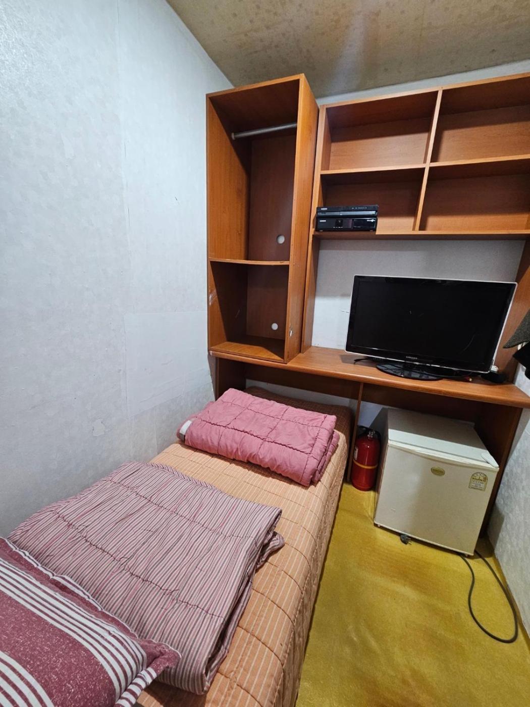 Mokhwatel Hostel Busan Exterior photo